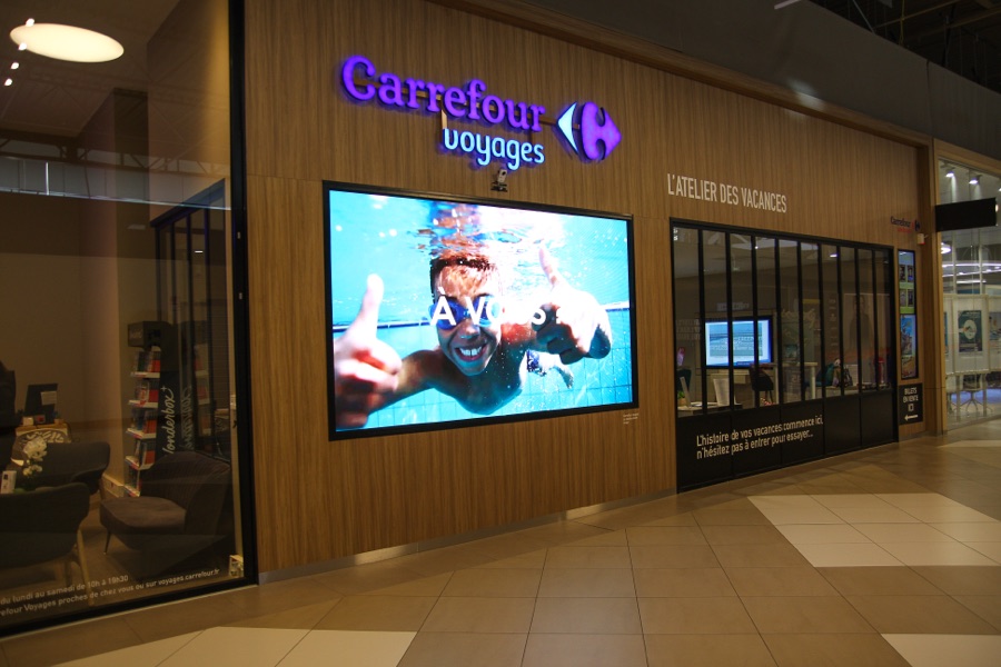 Façade LED 3×2m Carrefour Voyages
